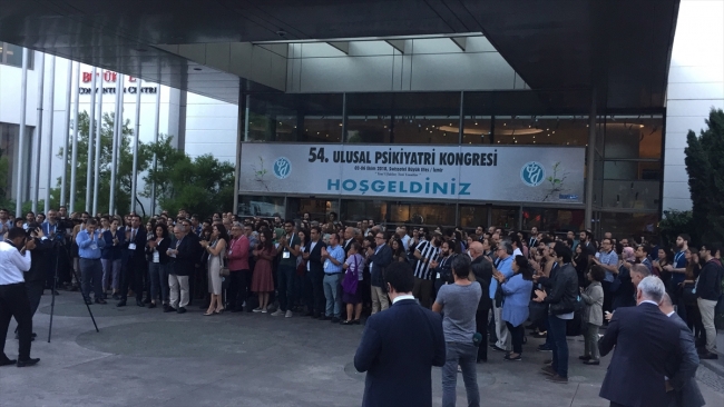 Doktora silahlı saldırıyı meslektaşları protesto etti